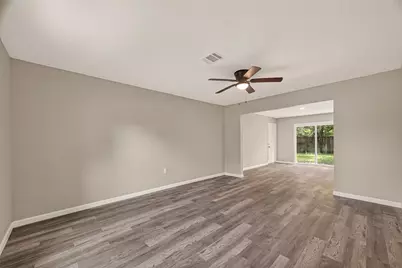 5751 Thrush Drive, Houston, TX 77033 - Photo 6