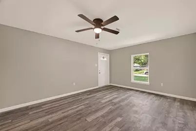 5751 Thrush Drive, Houston, TX 77033 - Photo 8