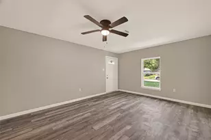 5751 Thrush Dr, Houston, TX 77033 - Photo 8