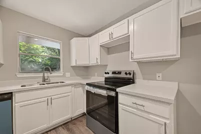 5751 Thrush Drive, Houston, TX 77033 - Photo 20