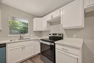 5751 Thrush Dr, Houston, TX 77033 - Photo 20