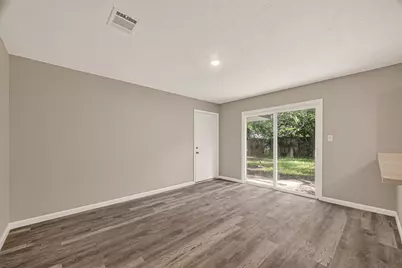 5751 Thrush Drive, Houston, TX 77033 - Photo 14