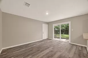 5751 Thrush Dr, Houston, TX 77033 - Photo 14