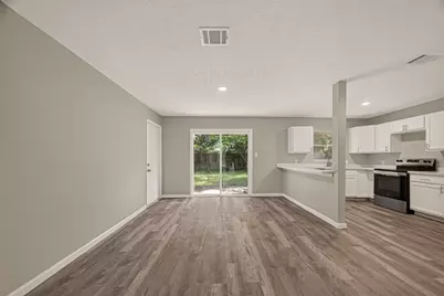 5751 Thrush Drive, Houston, TX 77033 - Photo 10