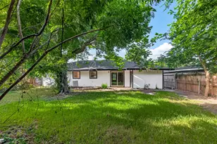 5751 Thrush Dr, Houston, TX 77033 - Photo 40