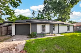 5751 Thrush Dr, Houston, TX 77033 - Photo 2