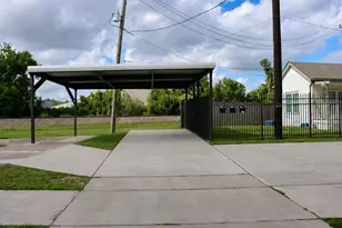 6712 Fulton St, Houston, TX 77022 - Photo 2