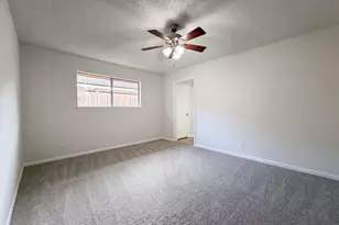 8 Sunnybrook St, Angleton, TX 77515 - Photo 4
