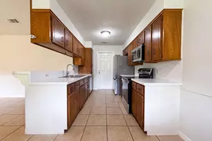 8 Sunnybrook St, Angleton, TX 77515 - Photo 8
