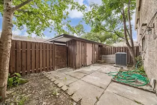 10278 Hammerly Blvd, Houston, TX 77043 - Photo 12