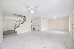 10278 Hammerly Blvd, Houston, TX 77043 - Photo 2