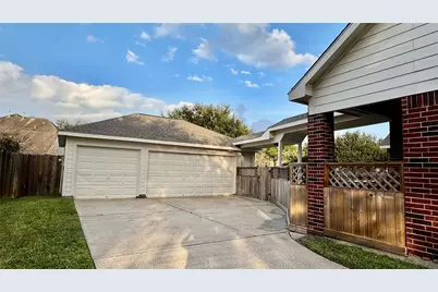 14902 Rock Mill Lane, Sugar Land, TX 77498 - Photo 6