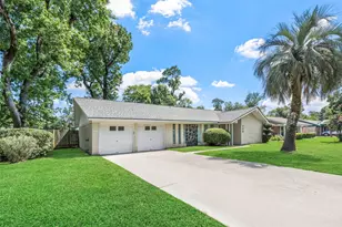 209 Pine Oak Dr, Highlands, TX 77562 - Photo 2