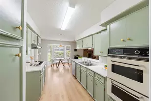 209 Pine Oak Dr, Highlands, TX 77562 - Photo 10