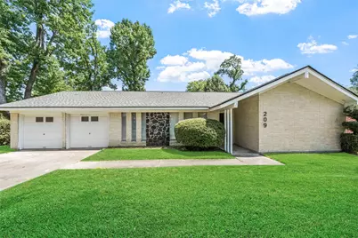 209 Pine Oak Drive, Highlands, TX 77562 - Photo 1