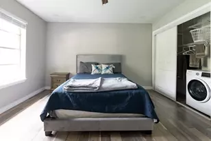 8299 Kingsbrook Rd, Houston, TX 77024 - Photo 10