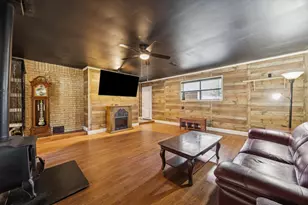 143 Machemehl Dr, Bellville, TX 77418 - Photo 18