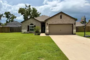 315 Woodhaven Dr, West Columbia, TX 77486 - Photo 1
