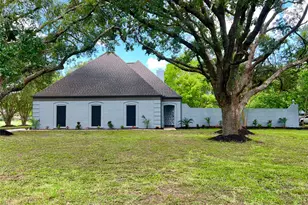 5 Colony Dr, Angleton, TX 77515 - Photo 1