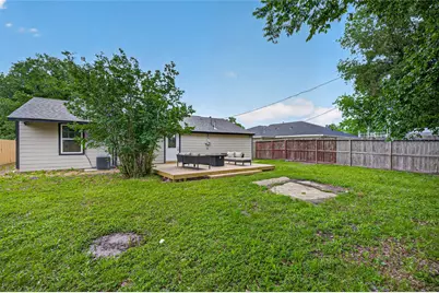5719 Southwind Street, Houston, TX 77033 - Photo 32