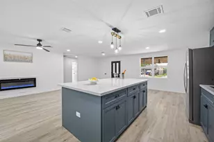 5719 Southwind St, Houston, TX 77033 - Photo 10