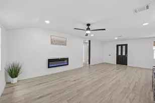 5719 Southwind St, Houston, TX 77033 - Photo 12