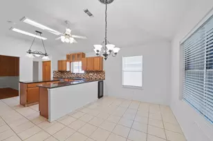 2711 N Peach Hollow Cir, Pearland, TX 77584 - Photo 14