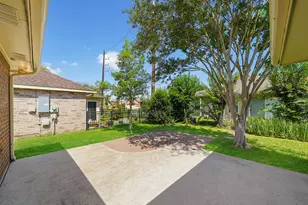 2711 N Peach Hollow Cir, Pearland, TX 77584 - Photo 32