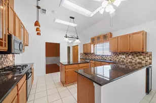 2711 N Peach Hollow Cir, Pearland, TX 77584 - Photo 12