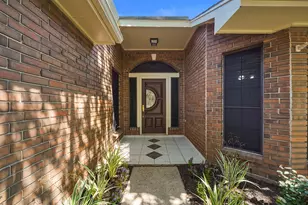 2711 N Peach Hollow Cir, Pearland, TX 77584 - Photo 2