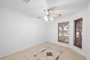 2711 N Peach Hollow Cir, Pearland, TX 77584 - Photo 24
