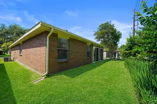 2711 N Peach Hollow Cir, Pearland, TX 77584 - Photo 34