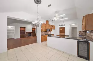 2711 N Peach Hollow Cir, Pearland, TX 77584 - Photo 16