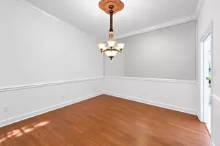 2711 N Peach Hollow Cir, Pearland, TX 77584 - Photo 8