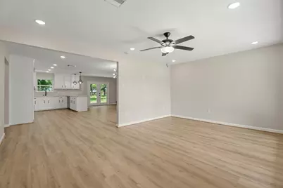 15 N Amburn Road, Texas City, TX 77591 - Photo 2