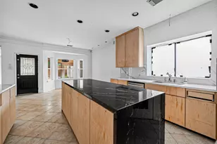 8102 Ashley Cir Dr N, Houston, TX 77071 - Photo 16