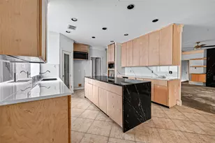 8102 Ashley Cir Dr N, Houston, TX 77071 - Photo 6