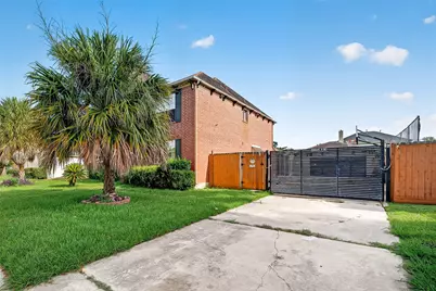 8102 Ashley Circle Drive N, Houston, TX 77071 - Photo 2