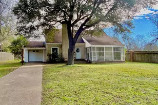 102 N Gordon Dr, Crockett, TX 75835 - Photo 1
