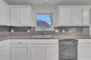 10623 Redwood Dr, Baytown, TX 77523 - Photo 14