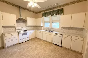 405 S 10th St, Crockett, TX 75835 - Photo 10