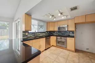 1223 Bramblebury Dr, Sugar Land, TX 77498 - Photo 10