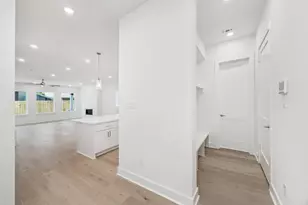 1321 Alexander St, Houston, TX 77008 - Photo 4