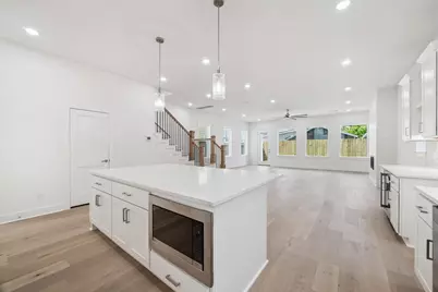 1321 Alexander Street, Houston, TX 77008 - Photo 8