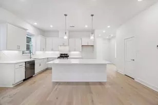 1321 Alexander St, Houston, TX 77008 - Photo 2