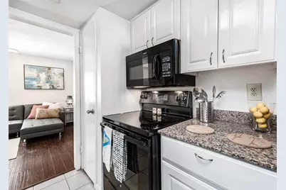 8003 Woodway Drive #10B, Houston, TX 77063 - Photo 4