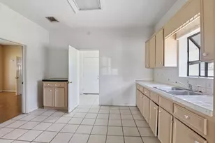 6803 Donlen St, Houston, TX 77022 - Photo 10