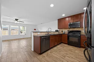 9931 Chimney Swift Ln, Conroe, TX 77385 - Photo 6