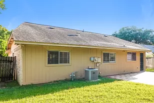 10018 Spotted Horse Dr, Houston, TX 77064 - Photo 16
