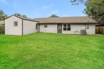 6015 Glenhurst Drive, Houston, TX 77033 - Photo 10
